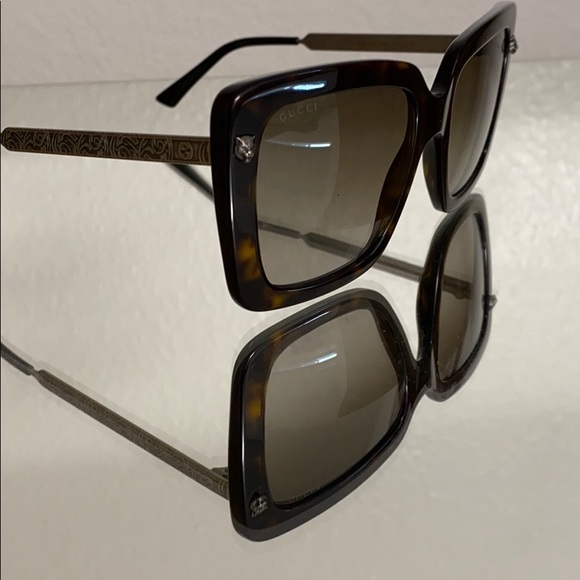 Gucci Tortoise GG0216S Sunglasses - Picture 4 of 9